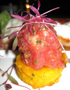 Spicy tuna tartar on rice cake from chef Mirko Paderno