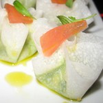 Jicama wrapped guacamolé, micro cilantro, corn chips