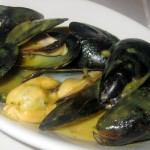 Steamed black mussels with spiced wine sauce