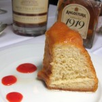 Baba au vieux rhum, crème fouettée à la vanille