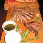 Secreto Iberico con pan, tomate y salsa verde: 'secret' Iberian pork with bread, tomato and green salsa