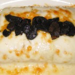 Canelones tradicionales de cerdo, higado de pato y trufas con salsa bechamel: pork and foie gras canelones with truffles and bechamel sauce