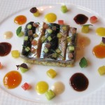 Les poissons bleus argentés: sardines marinées