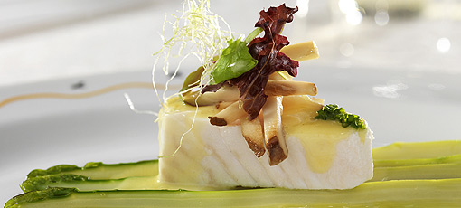 Picasso | Filet of halibut, green asparagus and sauce hollandaise