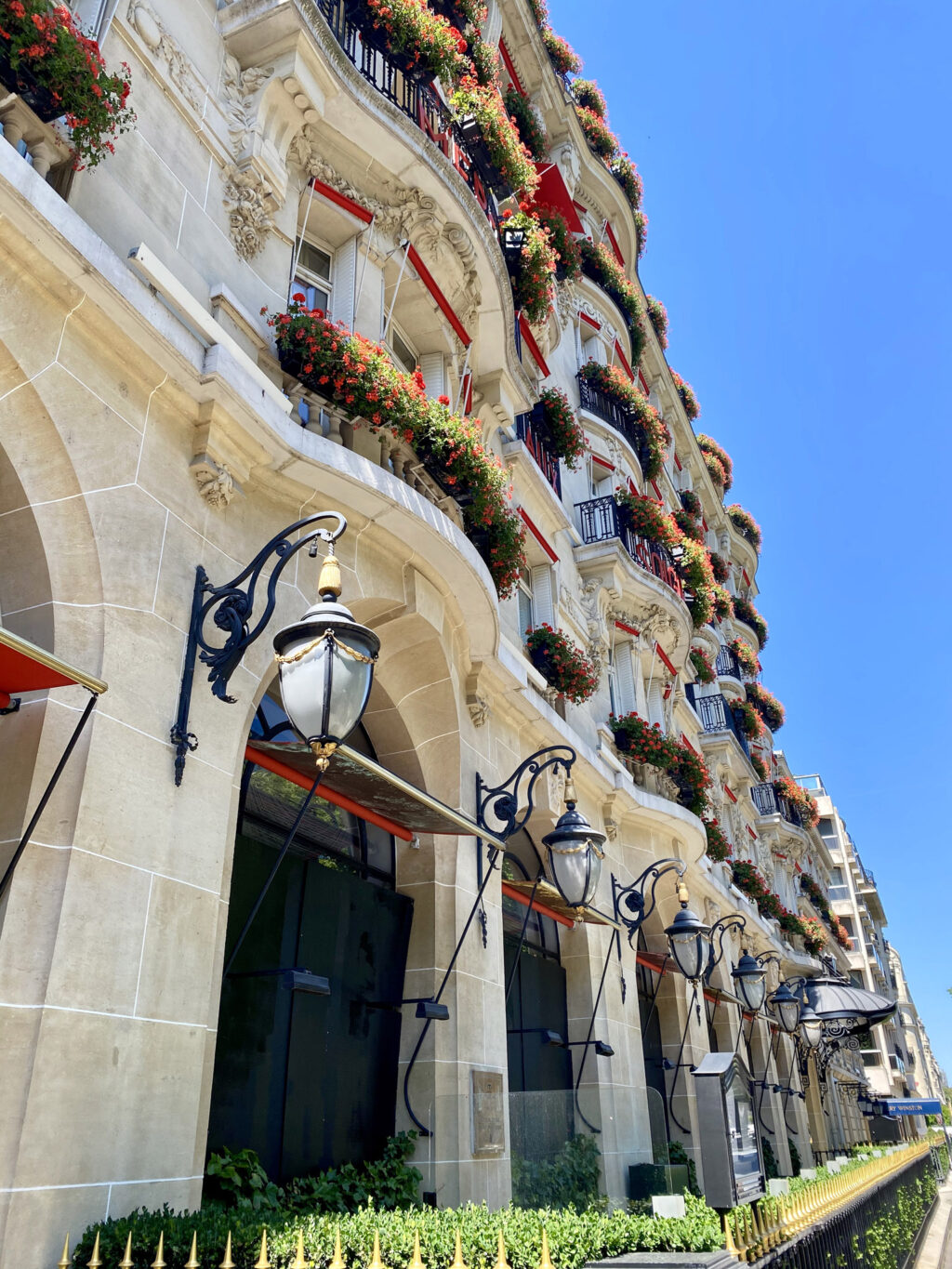 Le Bar patio avenue Montaigne