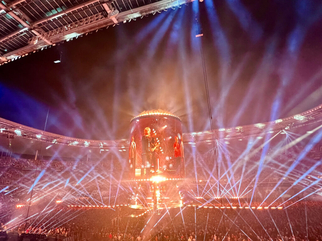 Olivier Gérard claviériste, guitariste rythmique, compositeur | Indochine Stade de France concert 21 mai 2022